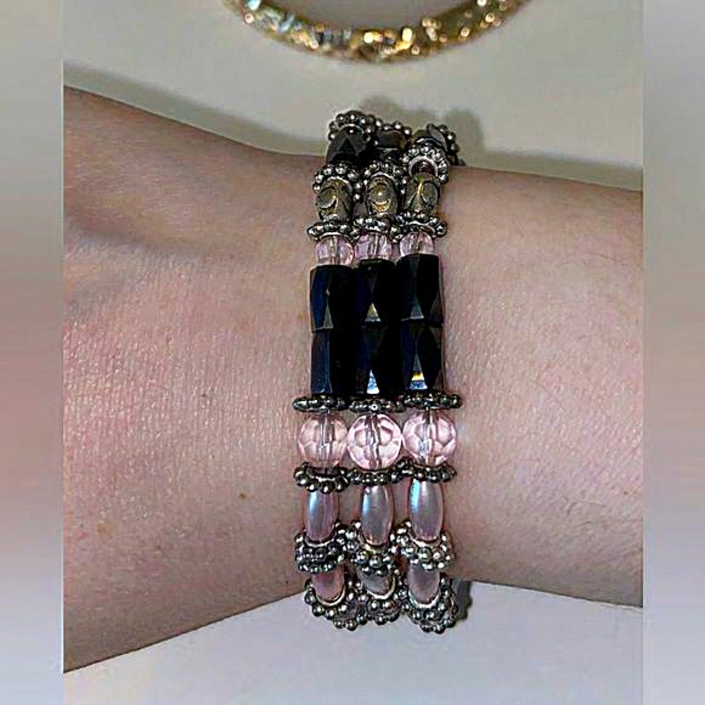 2 for 30$ Women’s 2 in 1 magnetic necklace &‎ bracelet purple shades